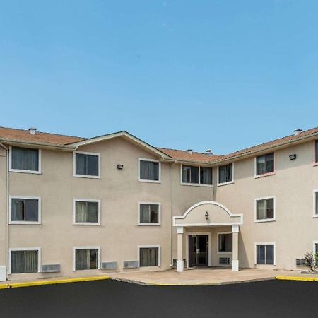 Quality Inn & Suites Earth City Dış mekan fotoğraf