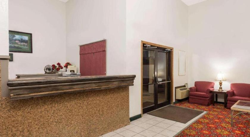 Quality Inn & Suites Earth City Dış mekan fotoğraf